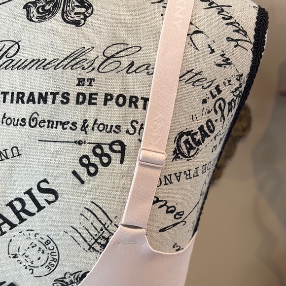 **DKNY Soft Blush/pale pink adjustable strap lightly padded bra Sz 32B - Picture 9 of 16